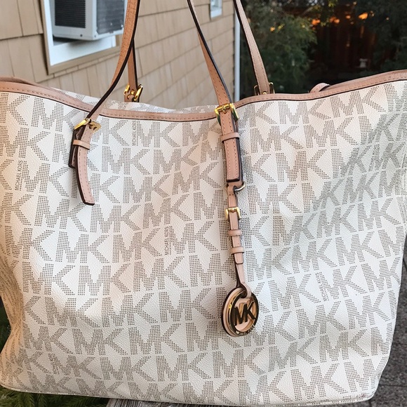 Michael Kors Handbags - Michael Kors Tote